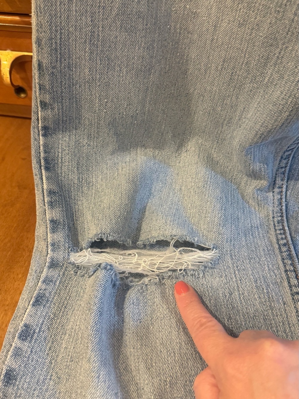 VTG 90s Levi’s 550 Relaxed Fit Jeans | 32x32 Light Wash Distressed Ripped - Picture 10 of 16